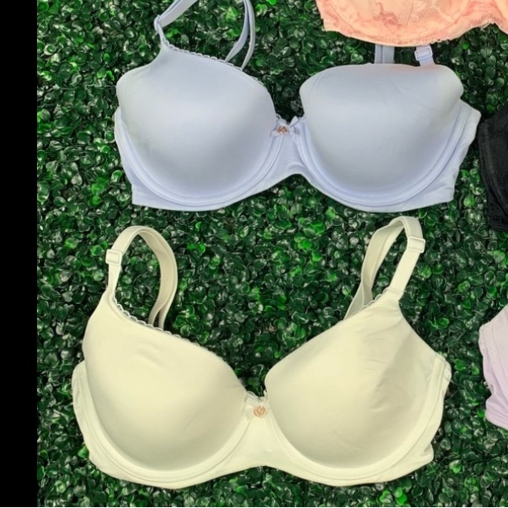 Victoria’s Secret Womens size 32DD set of 2 bras